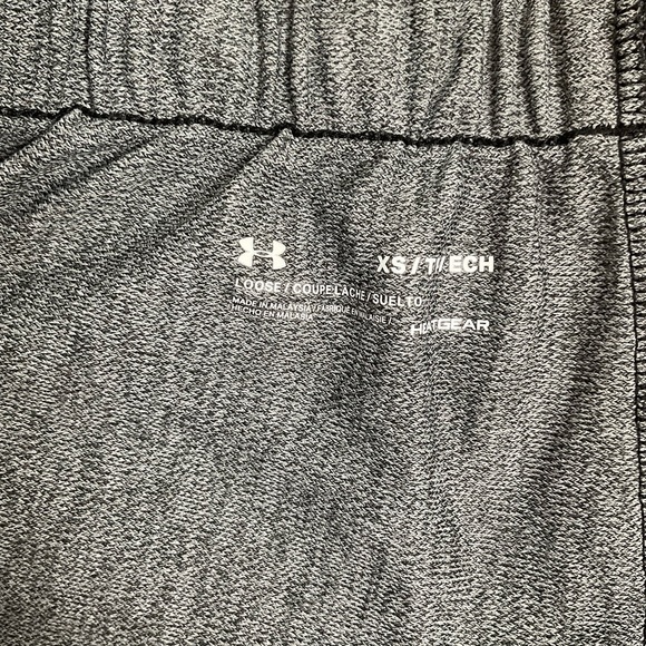 Under Armor Women’s Sport Shorts Gray & Black Sz XS W/ Small Pocket Gently Used - Picture 4 of 4